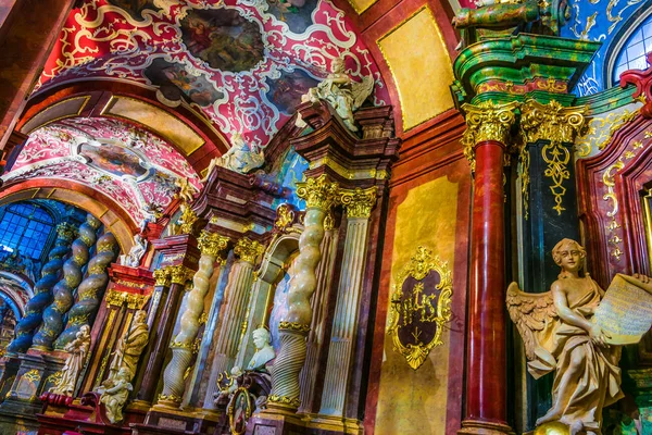 Poznan, Pol - 27 Kasım 2018: İç Fara, St Mary's Basilica Poznan, Polonya