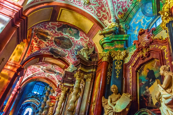 Poznan, Pol - 27 Kasım 2018: İç Fara, St Mary's Basilica Poznan, Polonya