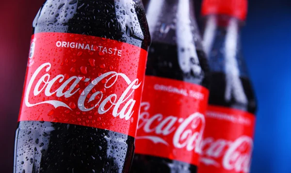 Познань Листопада 2018 Пластикові Пляшки Coca Cola Газовані Безалкогольний Напій — стокове фото