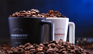 Poznan, Pol - 29 Kasım 2018: Seattle, Wa içinde kurulan bardak, Starbucks kahve şirket ve kahvehane zinciri. ABD, 1971 yılında; Şimdi böyle bir dünyanın en büyük iş 28,218 mekanlar çalışır