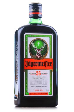Poznan, Polonya - 29 Kasım 2018: Şişe Jagermeister, Alman digestif 56 otlar ve baharatlar, Amiral gemisi ürünü direk Jagermeister se yapılan