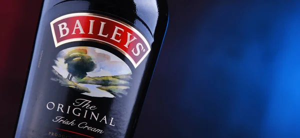 Познан Пол Dec 2018 Бутылка Ирландского Крема Baileys Ирландского Ликера — стоковое фото