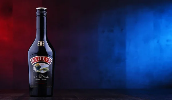 Познан Пол Dec 2018 Бутылка Ирландского Крема Baileys Ирландского Ликера — стоковое фото