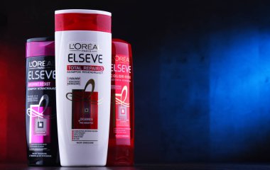 Poznan, Pol - 5 Aralık 2018: Clichy, Hauts-de-Seine ürünleri, L L'Oreal, bir Fransız kozmetik şirketi genel merkezi. Dünyanın en büyük kozmetik üreticisi olduğunu.