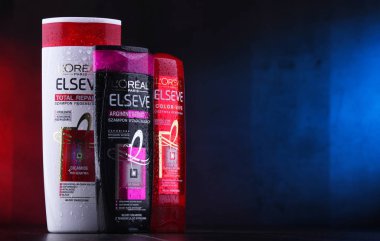 Poznan, Pol - 5 Aralık 2018: Clichy, Hauts-de-Seine ürünleri, L L'Oreal, bir Fransız kozmetik şirketi genel merkezi. Dünyanın en büyük kozmetik üreticisi olduğunu.