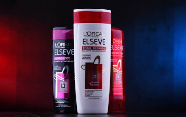 Poznan, Pol - 5 Aralık 2018: Clichy, Hauts-de-Seine ürünleri, L L'Oreal, bir Fransız kozmetik şirketi genel merkezi. Dünyanın en büyük kozmetik üreticisi olduğunu.