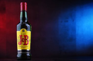 Poznan, Pol - 12 Aralık 2018: Şişe J ve B nadir harmanlanmış Scotch viski, bir ürün Justerini ve Brooks Ltd. iyi şarap ve alkollü içkiler tüccar her İngiliz monarch 1761 beri sağlama