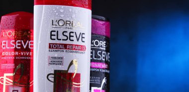 Poznan, Pol - 5 Aralık 2018: Clichy, Hauts-de-Seine ürünleri, L L'Oreal, bir Fransız kozmetik şirketi genel merkezi. Dünyanın en büyük kozmetik üreticisi olduğunu.