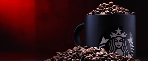 ポズナン ポーランド 2018 カップのスターバックス シアトル ワシントン州に設立された コーヒー会社と喫茶店チェーンの名前 1971 年アメリカ今 世界ではこの種の最大の事業 — ストック写真