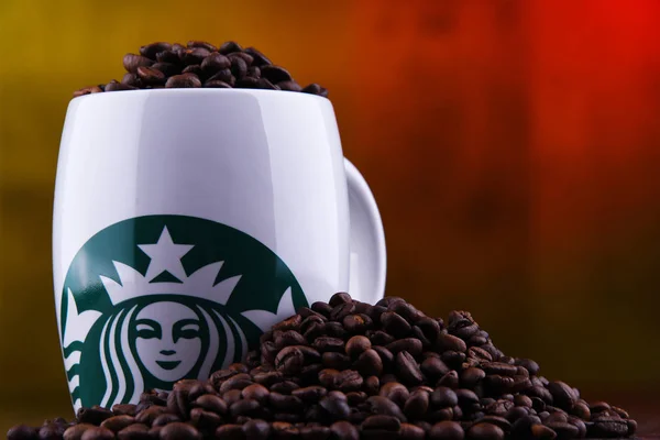 波兹南 波尔到2018年12月30日 星巴克杯 咖啡公司和咖啡连锁店的名称 成立于西雅图 在瓦邦西雅图 Usa 1971年 现在世界上最大的企业 — 图库照片