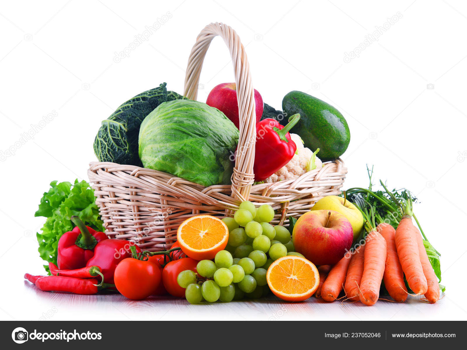 Frutas Legumes Orgânicos Frescos Cesta Vime Isolado Branco — Foto ©  monticello #237052046, image size:1600x1199