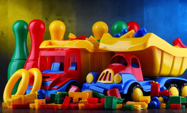 Komposition Mit Bunten Plastikspielzeugen Für Kinder — Stockfoto