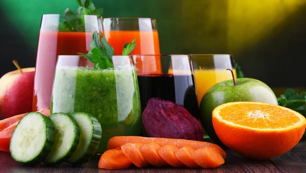 Bicchieri Con Verdure Fresche Biologiche Succhi Frutta Dieta Detox — Foto Stock