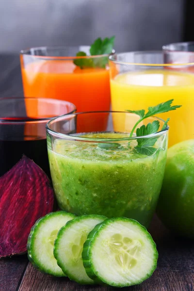 Vasos Con Zumos Frutas Vegetales Orgánicos Frescos Dieta Desintoxicación — Foto de Stock