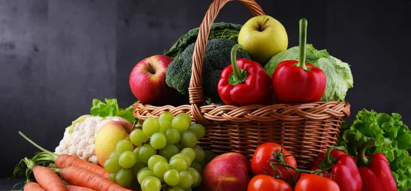 Fresh Organic Fruits Vegetables Wicker Basket — Stock Photo, Image