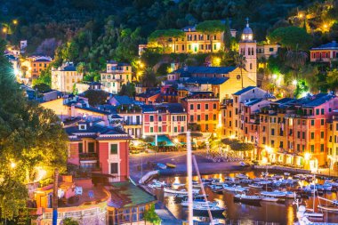 Pitoresk balıkçı köyü ve holiday resort Portofino, Cenova Metropolitan şehir İtalyan Rivierası Liguria, İtalya