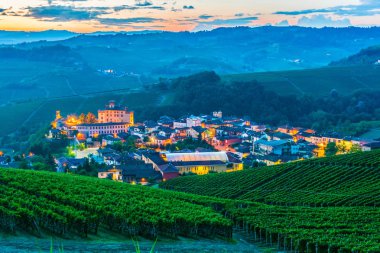 Görünümünü Barolo Cuneo eyaletinde, Piedmont, İtalya.