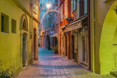 Monaco, Monako - Eylül 7, 2018: Monaco eski kasaba Fransız Rivierası'nda, mimari.