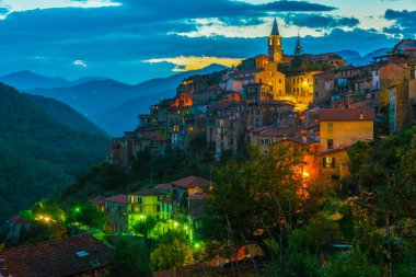 Apricale Imperia Eyaleti, Liguria, İtalya için görünümünü.