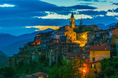 Apricale Imperia Eyaleti, Liguria, İtalya için görünümünü.