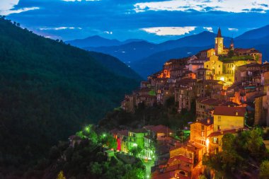 Apricale Imperia Eyaleti, Liguria, İtalya için görünümünü.