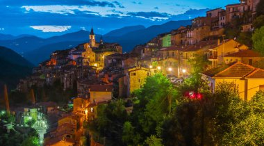 Apricale Imperia Eyaleti, Liguria, İtalya için görünümünü.
