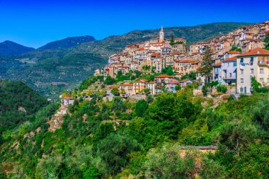 Apricale Imperia Eyaleti, Liguria, İtalya için görünümünü.