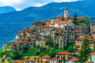 Apricale Imperia Eyaleti, Liguria, İtalya için görünümünü.