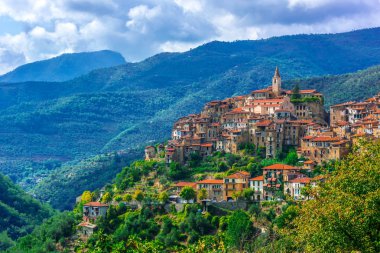 Apricale Imperia Eyaleti, Liguria, İtalya için görünümünü.
