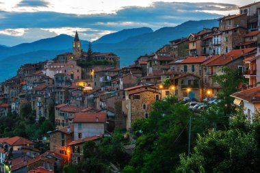 Apricale Imperia Eyaleti, Liguria, İtalya için görünümünü.