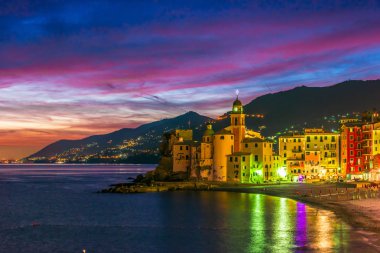 Camogli Büyükşehir Cenova şehir, Liguria, İtalya İtalyan Rivierası'nda turist resort