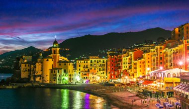 Camogli Büyükşehir Cenova şehir, Liguria, İtalya İtalyan Rivierası'nda turist resort