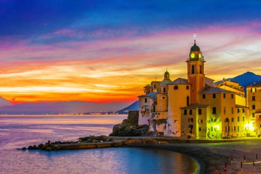 Camogli Büyükşehir Cenova şehir, Liguria, İtalya İtalyan Rivierası'nda turist resort