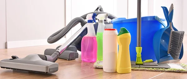 Vacuum Cleaner Variety Detergent Bottles Chemical Cleaning Supplies Floor — Stock Photo, Image