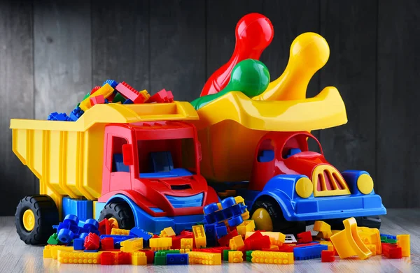 Композиція Барвистими Пластиковими Дитячими Іграшками — стокове фото