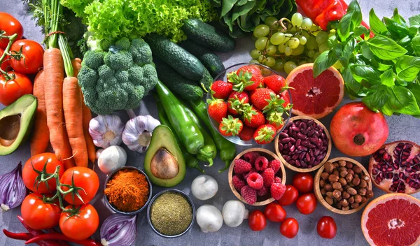 Komposisi Dengan Produk Makanan Vegetarian Segar — Stok Foto