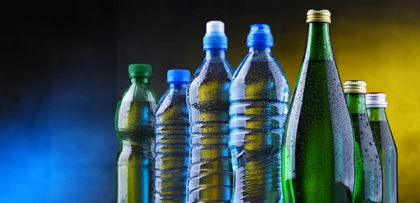 Composición Con Diferentes Tipos Botellas Que Contienen Agua Mineral — Foto de Stock