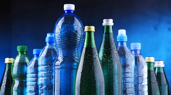 Composición Con Diferentes Tipos Botellas Que Contienen Agua Mineral — Foto de Stock