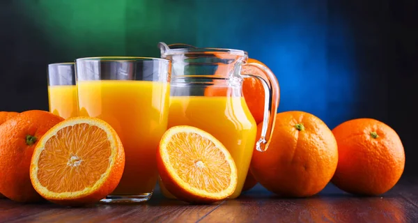Окуляри Свіжовичавленим Апельсиновим Соком Фруктами — стокове фото
