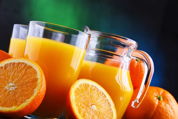 Vasos Con Zumo Naranja Recién Exprimido Frutas —  Fotos de Stock