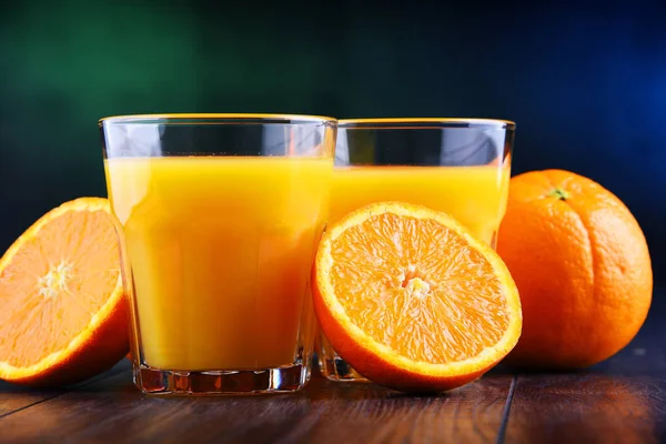 Vasos Con Zumo Naranja Recién Exprimido Frutas —  Fotos de Stock