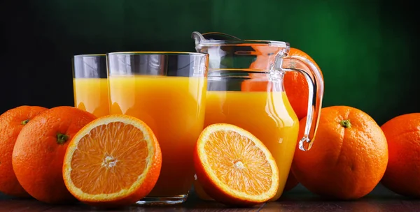 Vasos Con Zumo Naranja Recién Exprimido Frutas —  Fotos de Stock