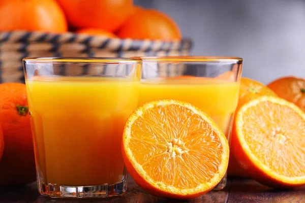 Vasos Con Zumo Naranja Recién Exprimido Frutas —  Fotos de Stock