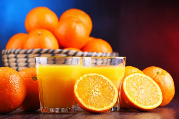 Vasos Con Zumo Naranja Recién Exprimido Frutas —  Fotos de Stock