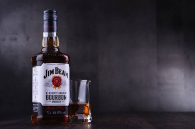 Poznan, Pol - 24 Ocak 2019: Şişe, Jim Beam, bir en çok satan marka viski dünyada, Clermont, Kentucky'de ışın A.ş. tarafından üretilen