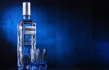 Poznan, Pol - 24 Ocak 2019: Şişe, Amundsen votka, şarap ve likör Arcus Asa, Norveç'in en büyük toptancı tarafından üretilen votka markası. 