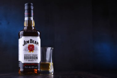 Poznan, Pol - 24 Ocak 2019: Şişe, Jim Beam, bir en çok satan marka viski dünyada, Clermont, Kentucky'de ışın A.ş. tarafından üretilen