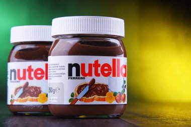 Poznan, Pol - 25 Ocak 2019: Nutella, kavanozlar, yaymak, şekerli fındık kakao çok popüler bir marka İtalyan şirketi Ferrero tarafından 1964 yılında piyasaya.