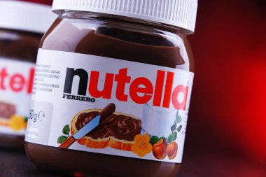 Poznan, Pol - 25 Ocak 2019: Nutella, kavanozlar, yaymak, şekerli fındık kakao çok popüler bir marka İtalyan şirketi Ferrero tarafından 1964 yılında piyasaya.