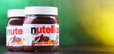 Poznan, Pol - 25 Ocak 2019: Nutella, kavanozlar, yaymak, şekerli fındık kakao çok popüler bir marka İtalyan şirketi Ferrero tarafından 1964 yılında piyasaya.